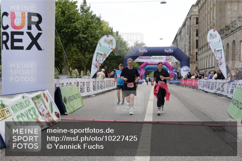 06.09.2026 - CURREX Alsterlauf Yannick Fuchs http://msf.ph/oto/10227425 06.09.2026 10:26:33 Ziel 2282, 2283, 3653, 3784, 4168 meine-sportfotos.de