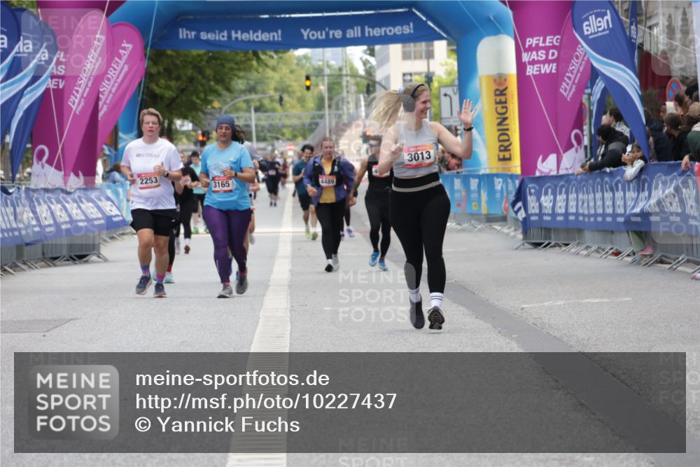 06.09.2026 - CURREX Alsterlauf Yannick Fuchs http://msf.ph/oto/10227437 06.09.2026 10:26:39 Ziel 2282, 2283, 3784, 5058 meine-sportfotos.de