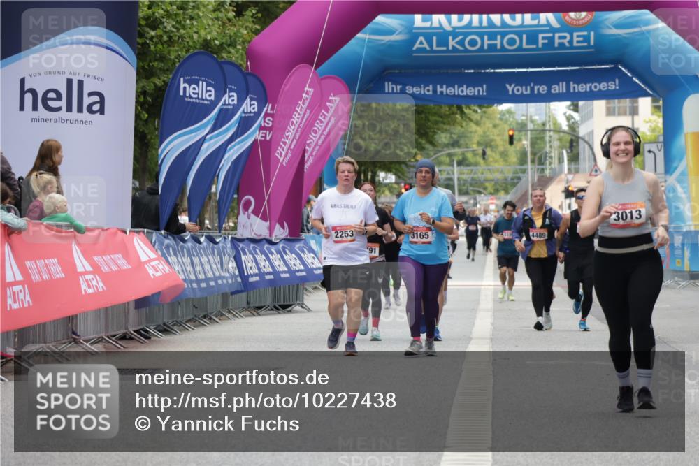 06.09.2026 - CURREX Alsterlauf Yannick Fuchs http://msf.ph/oto/10227438 06.09.2026 10:26:40 Ziel 2282, 2283, 3784, 5058 meine-sportfotos.de
