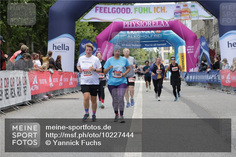 06.09.2026 - CURREX Alsterlauf Yannick Fuchs http://msf.ph/oto/10227444 06.09.2026 10:26:48 Ziel 2253, 3013, 3165, 5058 meine-sportfotos.de