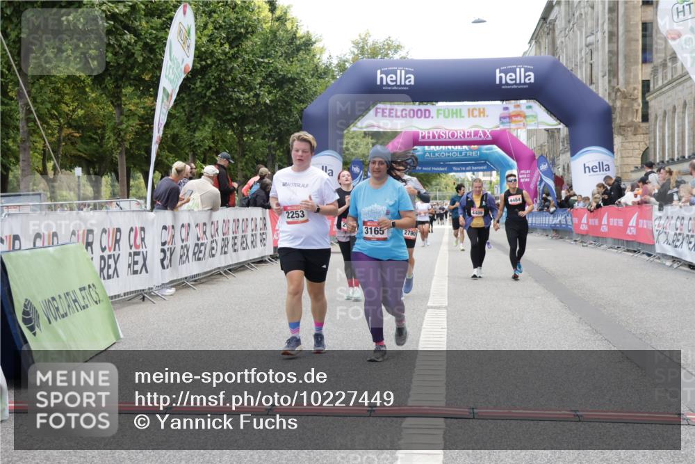 06.09.2026 - CURREX Alsterlauf Yannick Fuchs http://msf.ph/oto/10227449 06.09.2026 10:26:52 Ziel 2253, 2790, 2791, 3013, 3165 meine-sportfotos.de