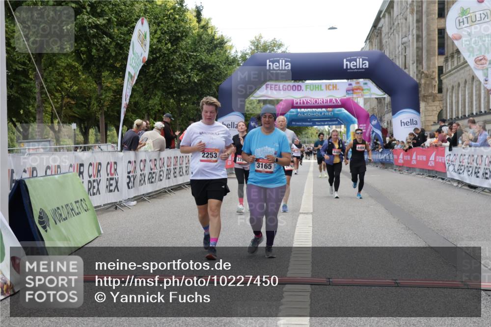 06.09.2026 - CURREX Alsterlauf Yannick Fuchs http://msf.ph/oto/10227450 06.09.2026 10:26:52 Ziel 2253, 2790, 2791, 3013, 3165 meine-sportfotos.de
