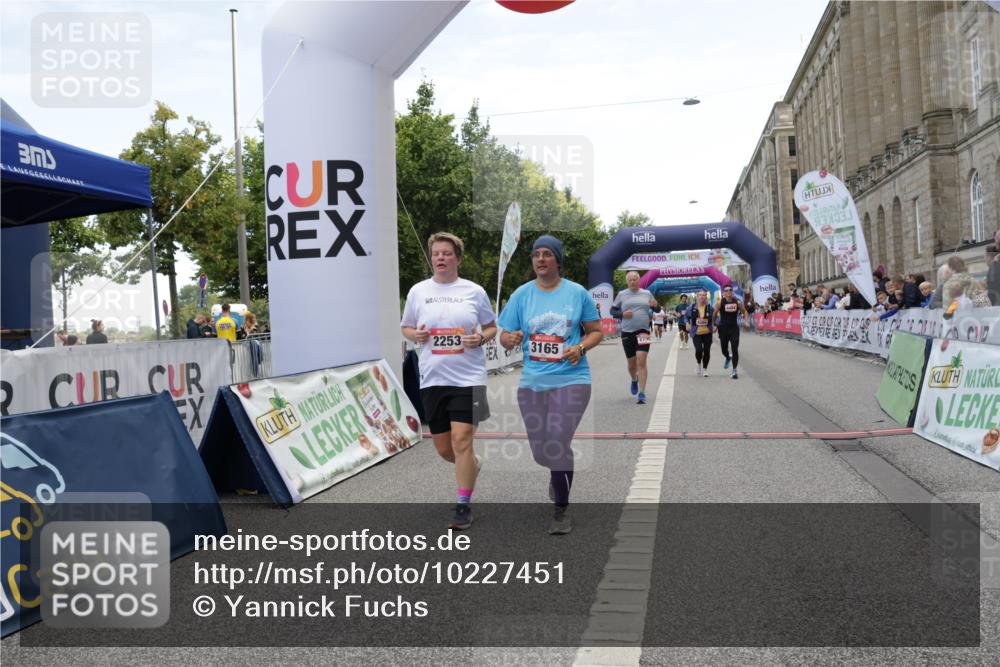 06.09.2026 - CURREX Alsterlauf Yannick Fuchs http://msf.ph/oto/10227451 06.09.2026 10:26:54 Ziel 2253, 2790, 2791, 3165, 4484, 4489 meine-sportfotos.de