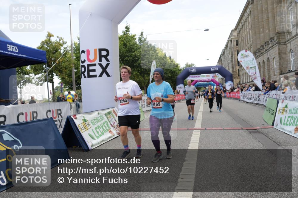 06.09.2026 - CURREX Alsterlauf Yannick Fuchs http://msf.ph/oto/10227452 06.09.2026 10:26:55 Ziel 2253, 2790, 2791, 3165, 4484, 4489, 5156 meine-sportfotos.de