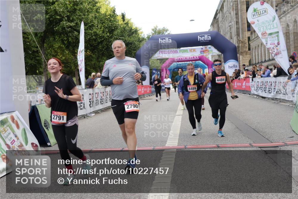 06.09.2026 - CURREX Alsterlauf Yannick Fuchs http://msf.ph/oto/10227457 06.09.2026 10:26:57 Ziel 2253, 2790, 2791, 3165, 4484, 4489, 5155, 5156 meine-sportfotos.de
