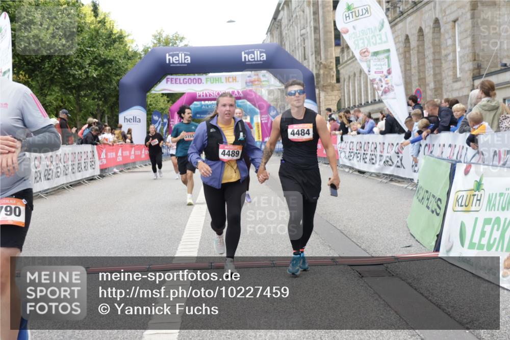 06.09.2026 - CURREX Alsterlauf Yannick Fuchs http://msf.ph/oto/10227459 06.09.2026 10:26:58 Ziel 2253, 2790, 2791, 3165, 4484, 4489, 5155, 5156 meine-sportfotos.de