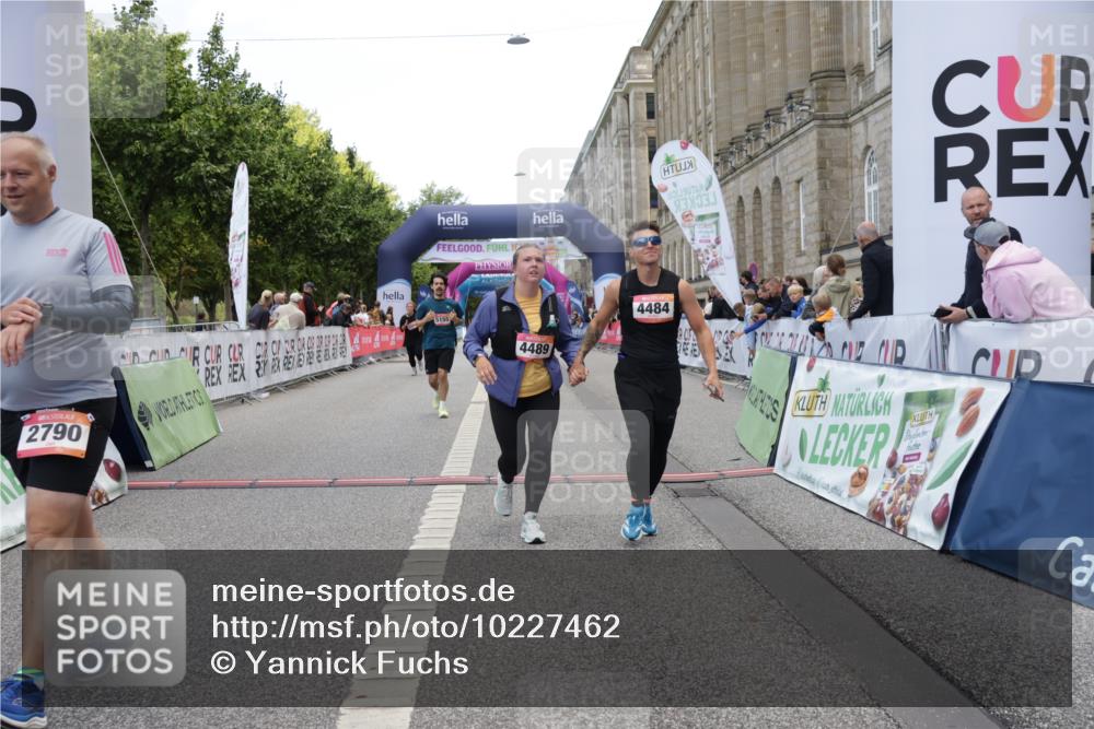 06.09.2026 - CURREX Alsterlauf Yannick Fuchs http://msf.ph/oto/10227462 06.09.2026 10:26:58 Ziel 2253, 2790, 2791, 3165, 4484, 4489, 5155, 5156 meine-sportfotos.de