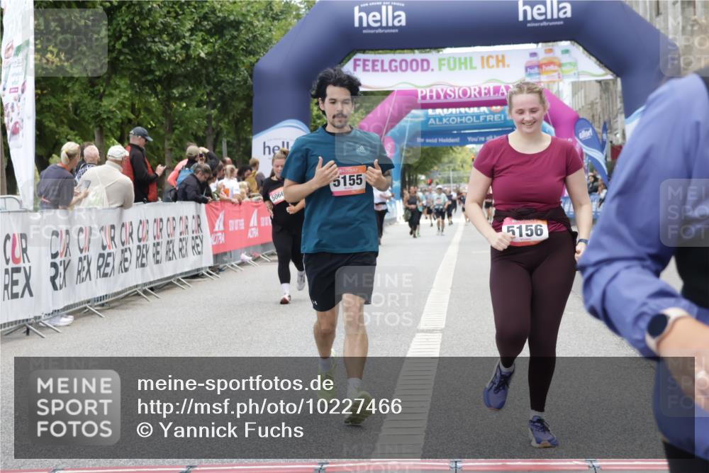 06.09.2026 - CURREX Alsterlauf Yannick Fuchs http://msf.ph/oto/10227466 06.09.2026 10:27:00 Ziel 2253, 2790, 2791, 3165, 4484, 4489, 4978, 5066, 5155, 5156 meine-sportfotos.de