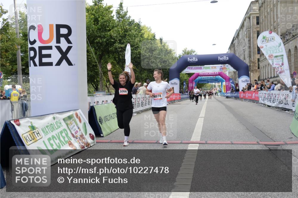06.09.2026 - CURREX Alsterlauf Yannick Fuchs http://msf.ph/oto/10227478 06.09.2026 10:27:04 Ziel 4484, 4489, 4978, 5066, 5155, 5156 meine-sportfotos.de
