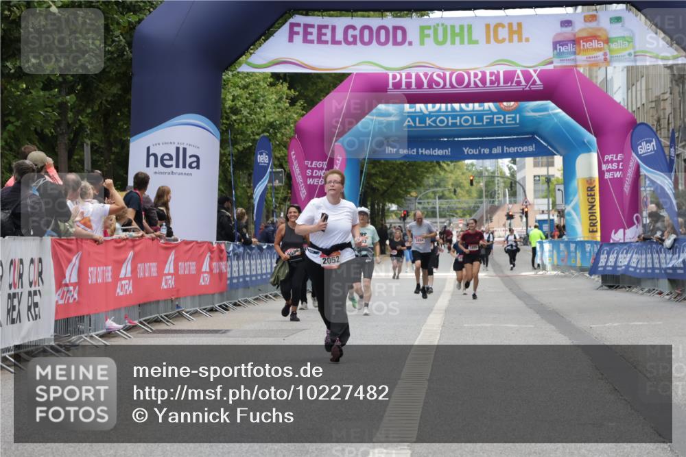 06.09.2026 - CURREX Alsterlauf Yannick Fuchs http://msf.ph/oto/10227482 06.09.2026 10:27:06 Ziel 4978, 5066, 5155, 5156 meine-sportfotos.de