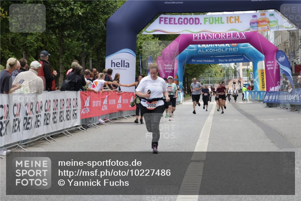 06.09.2026 - CURREX Alsterlauf Yannick Fuchs http://msf.ph/oto/10227486 06.09.2026 10:27:09 Ziel 2052, 4978, 5066 meine-sportfotos.de