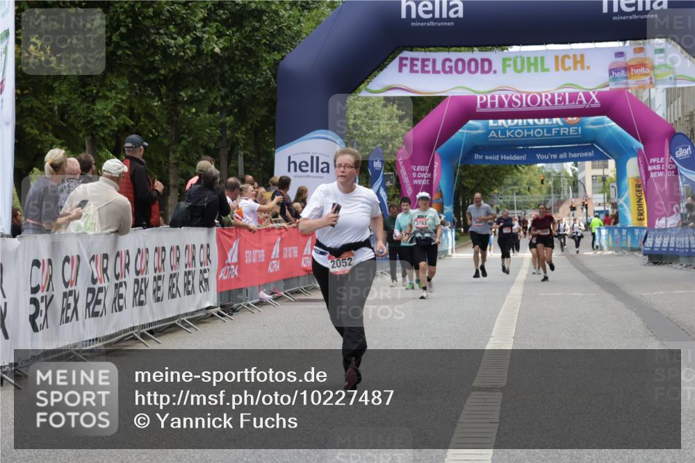 06.09.2026 - CURREX Alsterlauf Yannick Fuchs http://msf.ph/oto/10227487 06.09.2026 10:27:09 Ziel 2052, 4978, 5066 meine-sportfotos.de