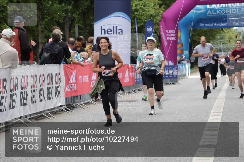 06.09.2026 - CURREX Alsterlauf Yannick Fuchs http://msf.ph/oto/10227494 06.09.2026 10:27:13 Ziel 2052 meine-sportfotos.de
