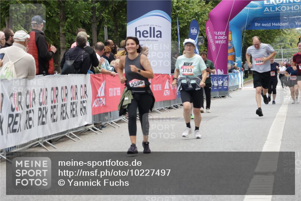 06.09.2026 - CURREX Alsterlauf Yannick Fuchs http://msf.ph/oto/10227497 06.09.2026 10:27:13 Ziel 2052 meine-sportfotos.de