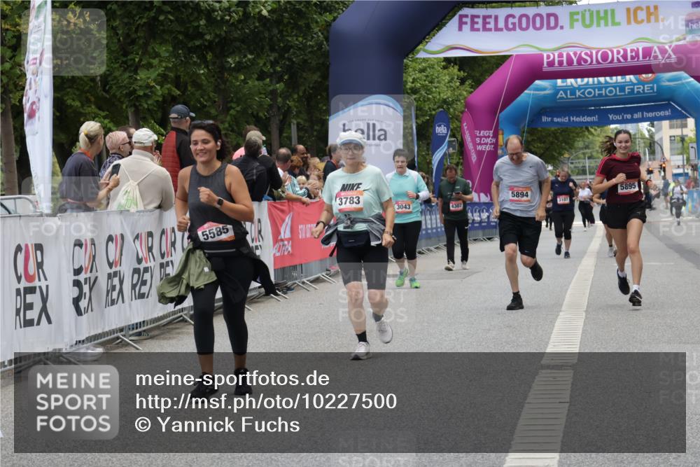 06.09.2026 - CURREX Alsterlauf Yannick Fuchs http://msf.ph/oto/10227500 06.09.2026 10:27:15 Ziel 2052, 3783, 5894, 5895 meine-sportfotos.de