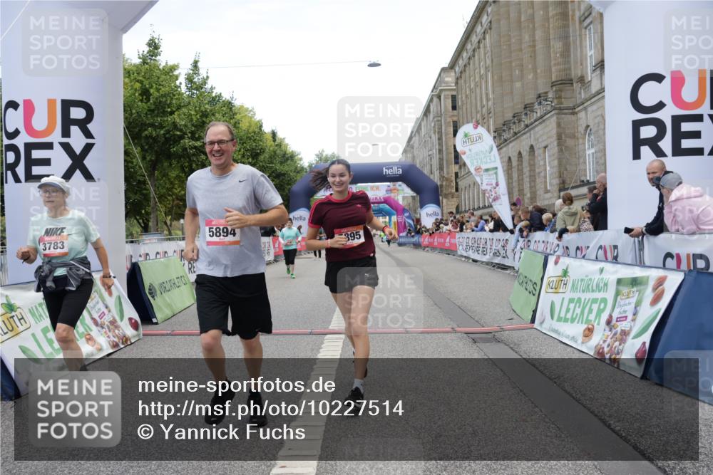 06.09.2026 - CURREX Alsterlauf Yannick Fuchs http://msf.ph/oto/10227514 06.09.2026 10:27:20 Ziel 3043, 3783, 5894, 5895 meine-sportfotos.de