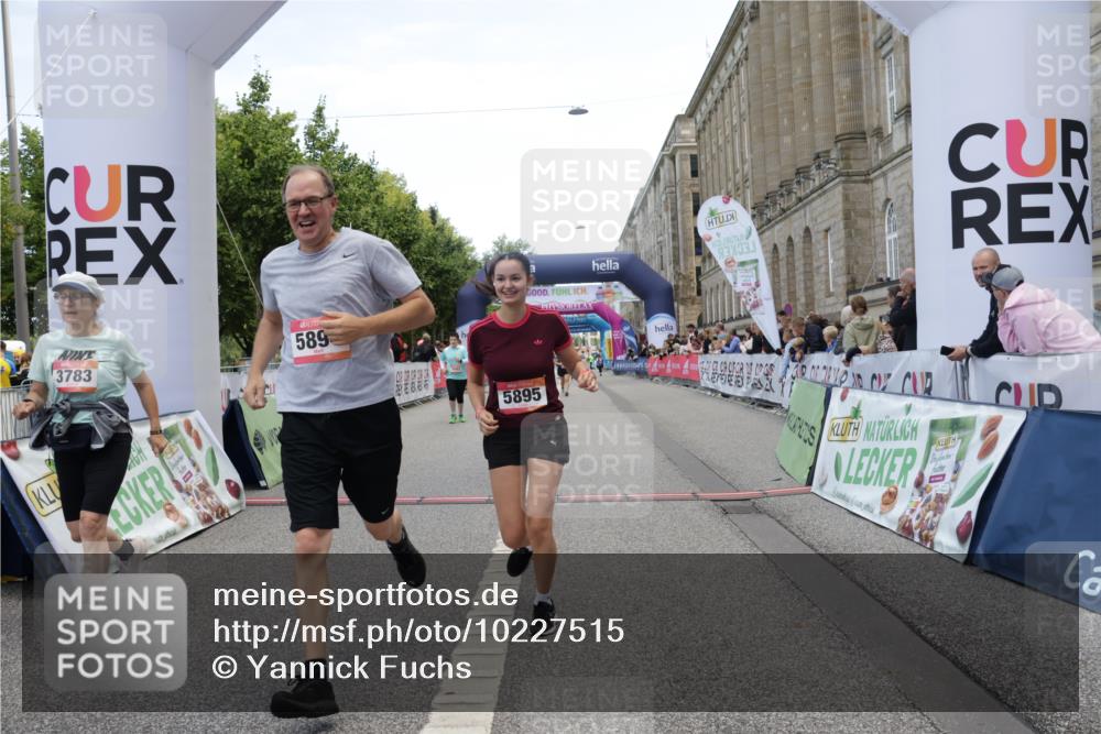 06.09.2026 - CURREX Alsterlauf Yannick Fuchs http://msf.ph/oto/10227515 06.09.2026 10:27:20 Ziel 3043, 3783, 5894, 5895 meine-sportfotos.de