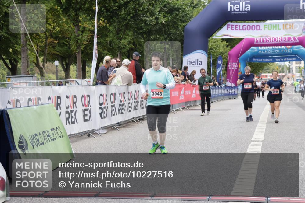 06.09.2026 - CURREX Alsterlauf Yannick Fuchs http://msf.ph/oto/10227516 06.09.2026 10:27:22 Ziel 3043, 3783, 5894, 5895 meine-sportfotos.de