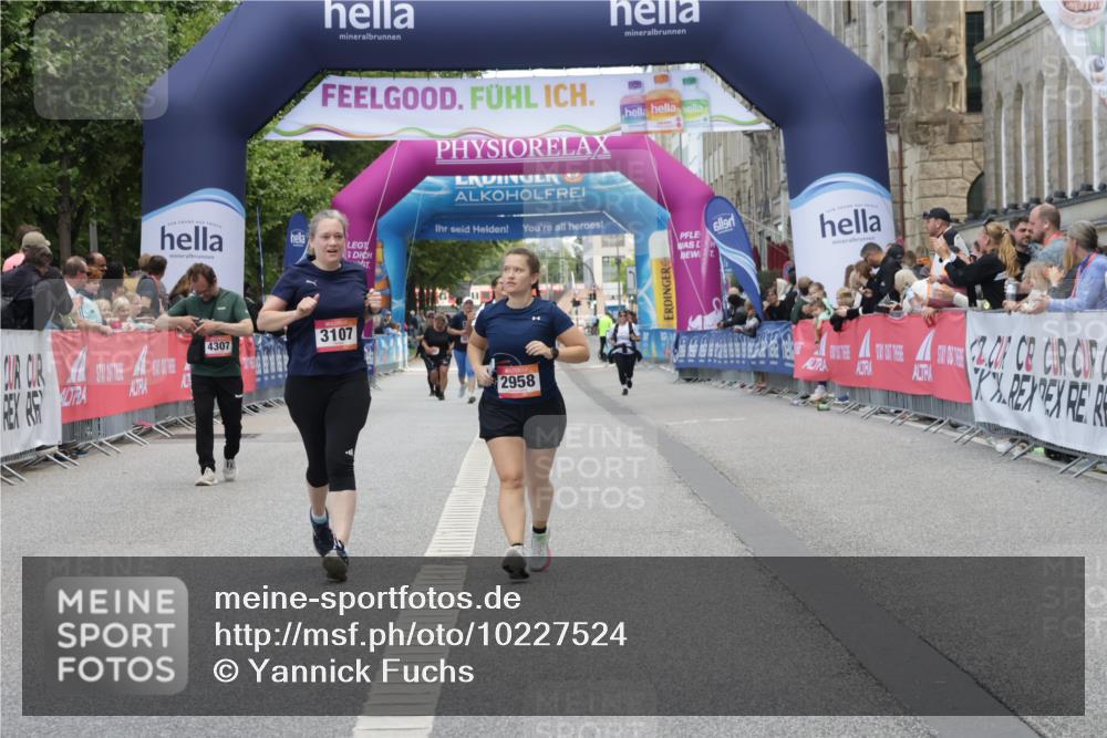 06.09.2026 - CURREX Alsterlauf Yannick Fuchs http://msf.ph/oto/10227524 06.09.2026 10:27:25 Ziel 3043, 3783, 5894, 5895 meine-sportfotos.de