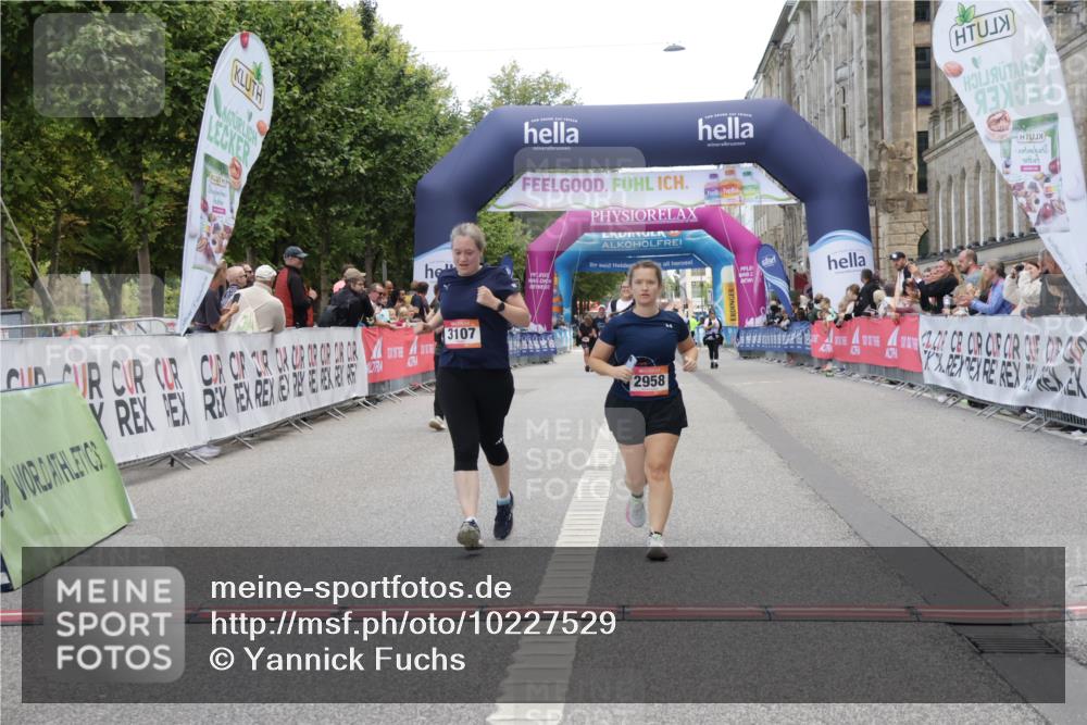 06.09.2026 - CURREX Alsterlauf Yannick Fuchs http://msf.ph/oto/10227529 06.09.2026 10:27:27 Ziel 3043 meine-sportfotos.de