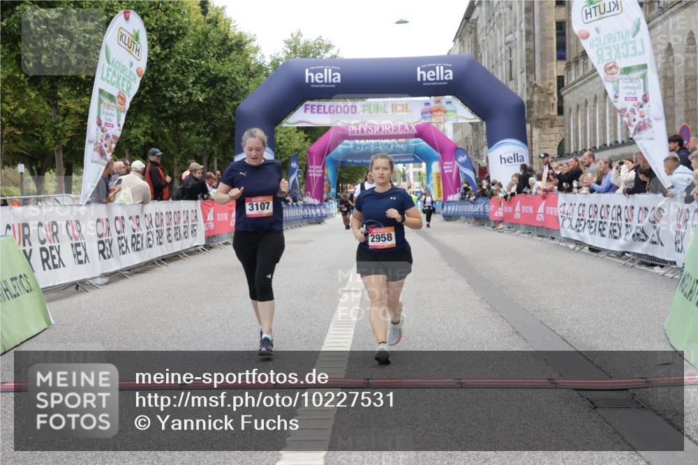 06.09.2026 - CURREX Alsterlauf Yannick Fuchs http://msf.ph/oto/10227531 06.09.2026 10:27:27 Ziel 3043 meine-sportfotos.de