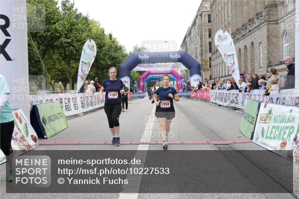 06.09.2026 - CURREX Alsterlauf Yannick Fuchs http://msf.ph/oto/10227533 06.09.2026 10:27:28 Ziel 3043 meine-sportfotos.de