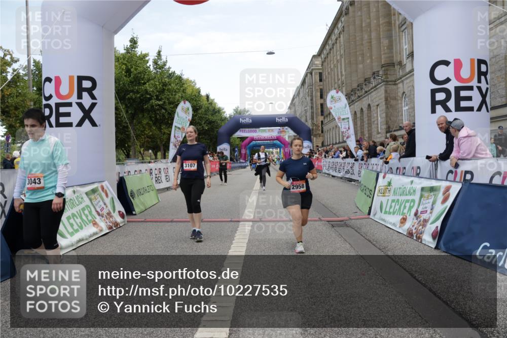 06.09.2026 - CURREX Alsterlauf Yannick Fuchs http://msf.ph/oto/10227535 06.09.2026 10:27:29 Ziel 3043 meine-sportfotos.de