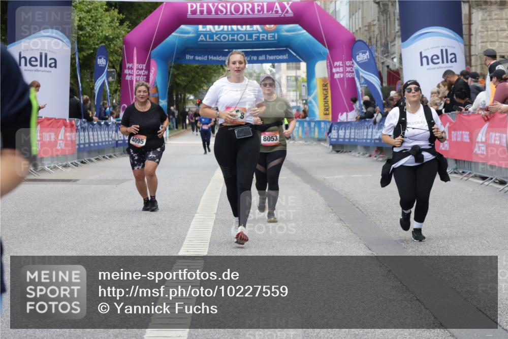 06.09.2026 - CURREX Alsterlauf Yannick Fuchs http://msf.ph/oto/10227559 06.09.2026 10:27:41 Ziel 3070, 4307, 4544, 5478 meine-sportfotos.de