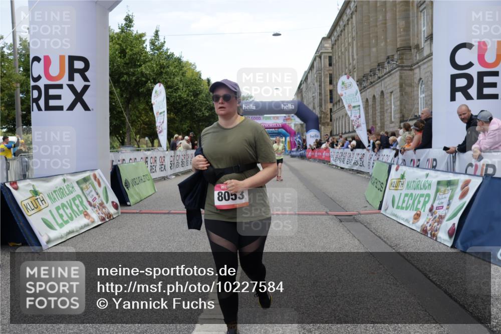 06.09.2026 - CURREX Alsterlauf Yannick Fuchs http://msf.ph/oto/10227584 06.09.2026 10:27:49 Ziel 3054, 4095, 4351, 4544, 5478, 8053 meine-sportfotos.de