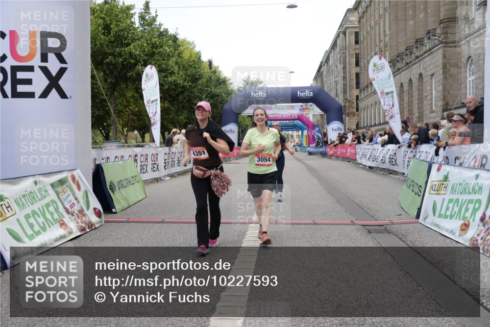 06.09.2026 - CURREX Alsterlauf Yannick Fuchs http://msf.ph/oto/10227593 06.09.2026 10:27:53 Ziel 3054, 4095, 4214, 4351, 4544, 8053 meine-sportfotos.de