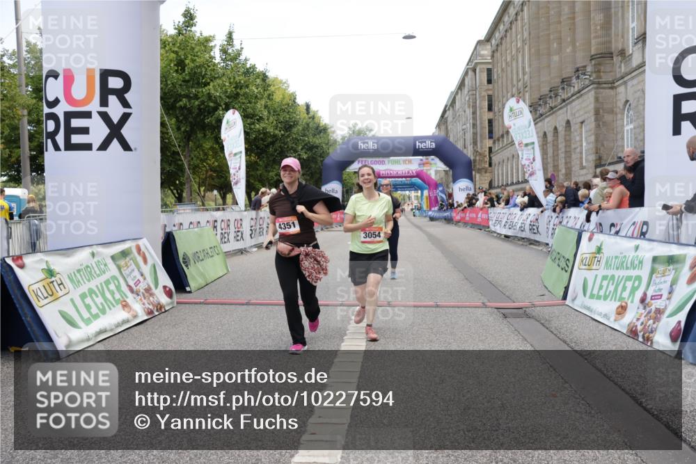 06.09.2026 - CURREX Alsterlauf Yannick Fuchs http://msf.ph/oto/10227594 06.09.2026 10:27:54 Ziel 3054, 4095, 4214, 4351, 8053 meine-sportfotos.de