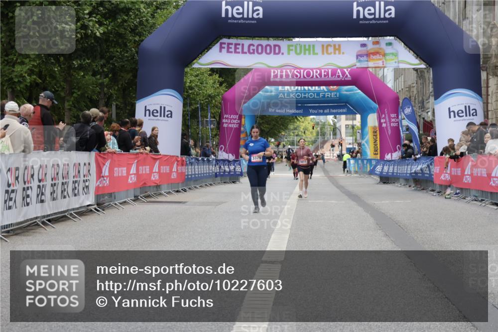 06.09.2026 - CURREX Alsterlauf Yannick Fuchs http://msf.ph/oto/10227603 06.09.2026 10:27:57 Ziel 3054, 4214, 4351 meine-sportfotos.de