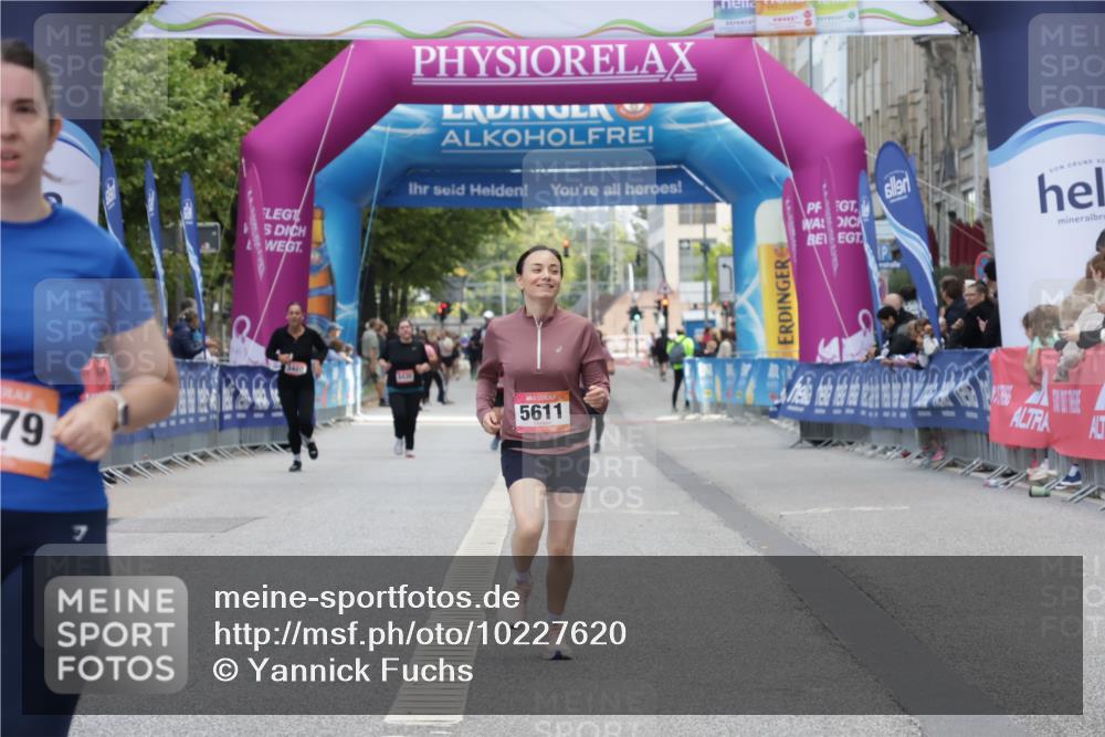 06.09.2026 - CURREX Alsterlauf Yannick Fuchs http://msf.ph/oto/10227620 06.09.2026 10:28:04 Ziel 3379, 5611 meine-sportfotos.de