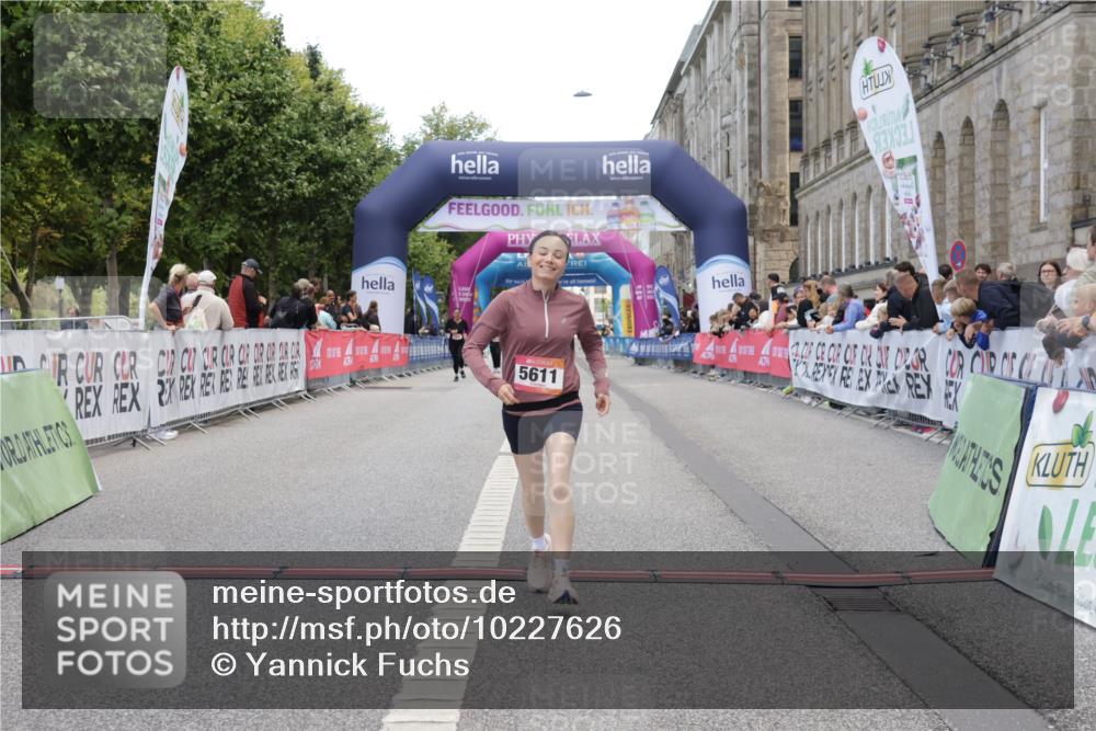 06.09.2026 - CURREX Alsterlauf Yannick Fuchs http://msf.ph/oto/10227626 06.09.2026 10:28:08 Ziel 3379, 5611 meine-sportfotos.de