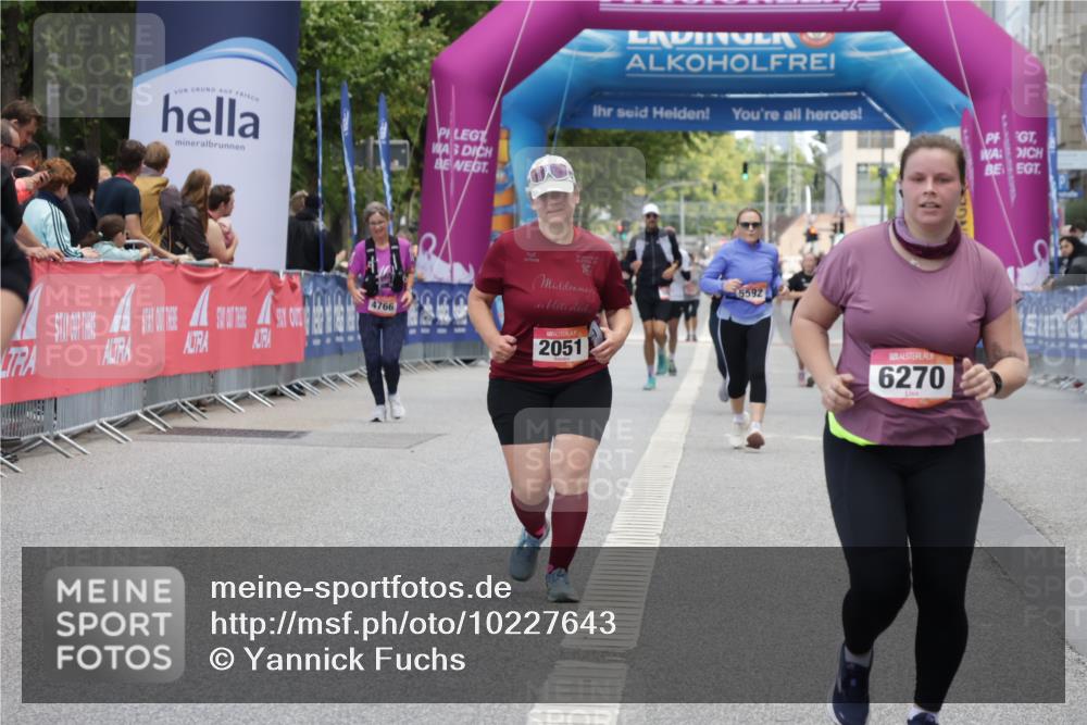 06.09.2026 - CURREX Alsterlauf Yannick Fuchs http://msf.ph/oto/10227643 06.09.2026 10:28:25 Ziel 2051, 3460, 6270, 6430 meine-sportfotos.de