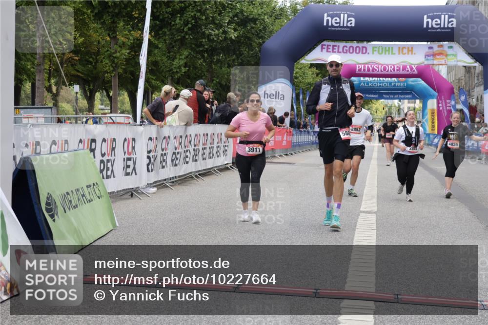 06.09.2026 - CURREX Alsterlauf Yannick Fuchs http://msf.ph/oto/10227664 06.09.2026 10:28:43 Ziel 2852, 2853, 3911, 4766, 4799, 4835, 5880 meine-sportfotos.de