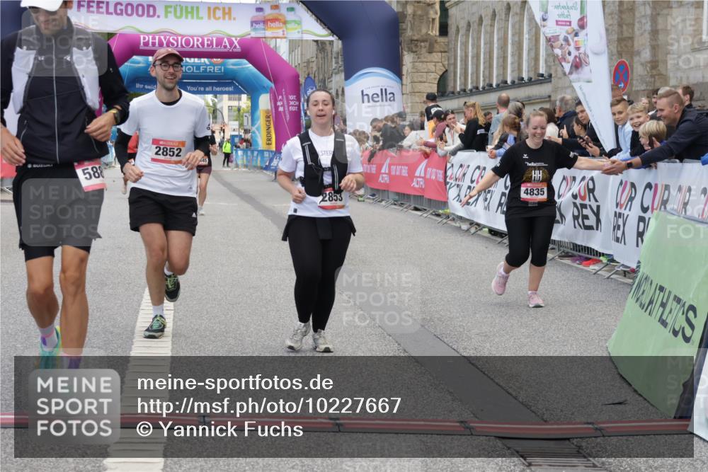 06.09.2026 - CURREX Alsterlauf Yannick Fuchs http://msf.ph/oto/10227667 06.09.2026 10:28:45 Ziel 2852, 2853, 3911, 4799, 4835, 5880 meine-sportfotos.de