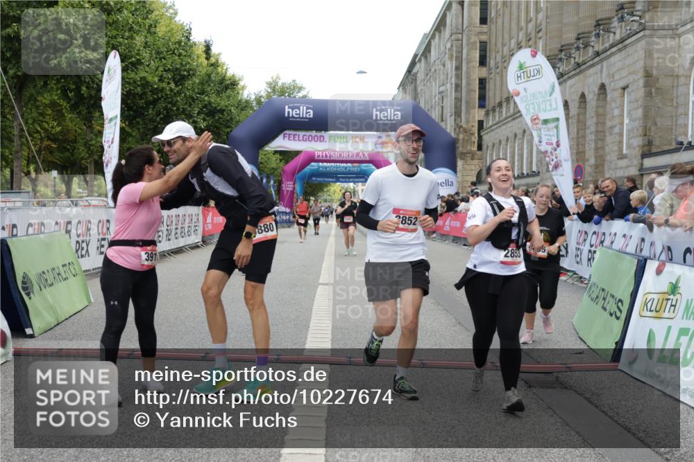 06.09.2026 - CURREX Alsterlauf Yannick Fuchs http://msf.ph/oto/10227674 06.09.2026 10:28:47 Ziel 2852, 2853, 3911, 4799, 4835, 5158, 5880 meine-sportfotos.de