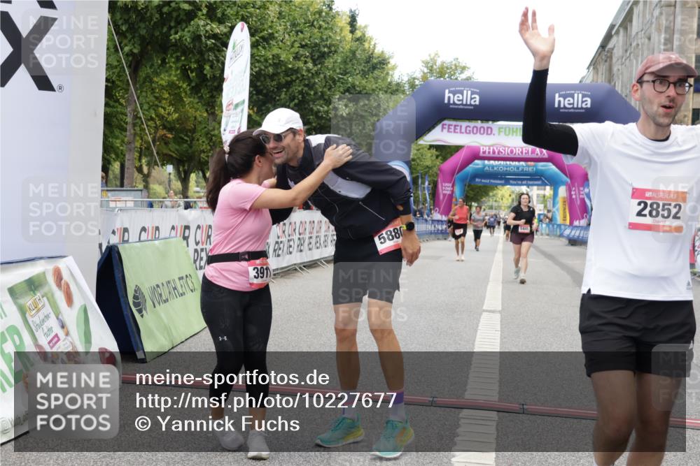 06.09.2026 - CURREX Alsterlauf Yannick Fuchs http://msf.ph/oto/10227677 06.09.2026 10:28:48 Ziel 2852, 2853, 3911, 4835, 5158, 5880 meine-sportfotos.de