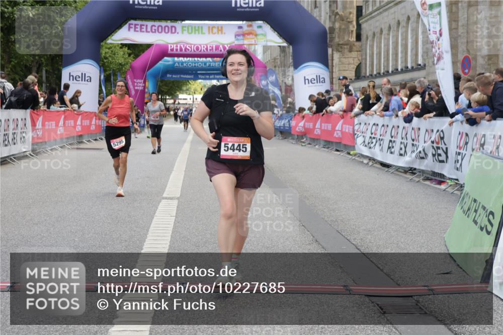 06.09.2026 - CURREX Alsterlauf Yannick Fuchs http://msf.ph/oto/10227685 06.09.2026 10:28:54 Ziel 2852, 2853, 4835, 5158, 5295, 5445 meine-sportfotos.de
