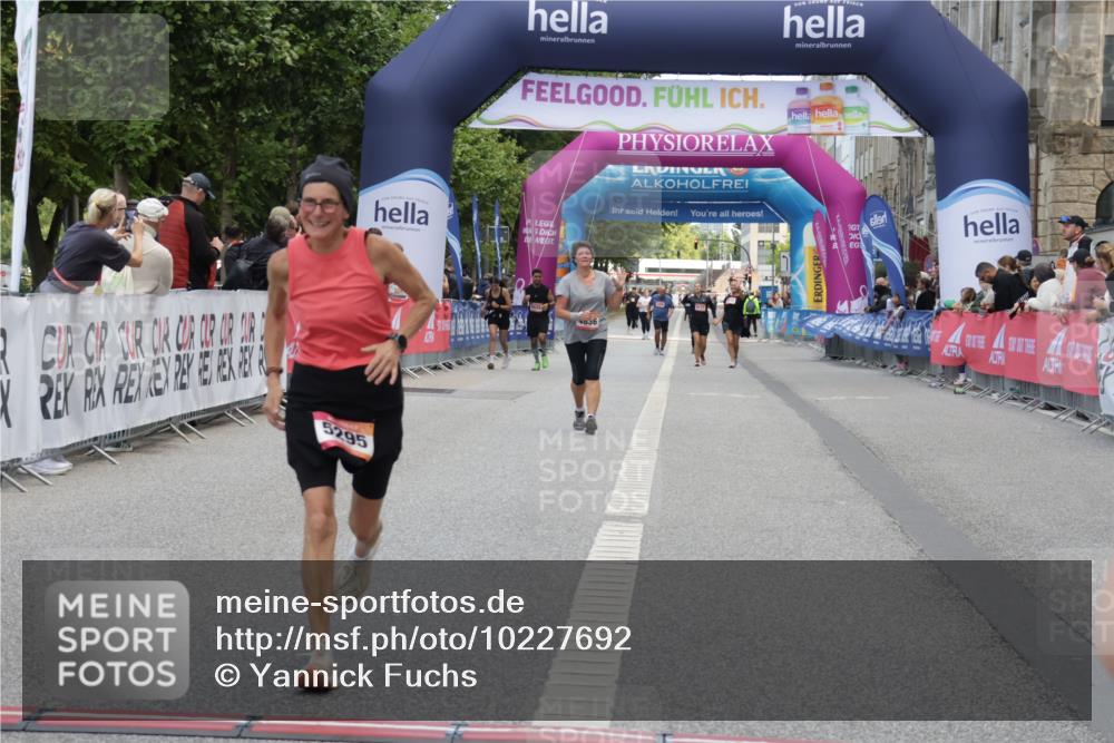 06.09.2026 - CURREX Alsterlauf Yannick Fuchs http://msf.ph/oto/10227692 06.09.2026 10:28:57 Ziel 5158, 5295, 5445 meine-sportfotos.de