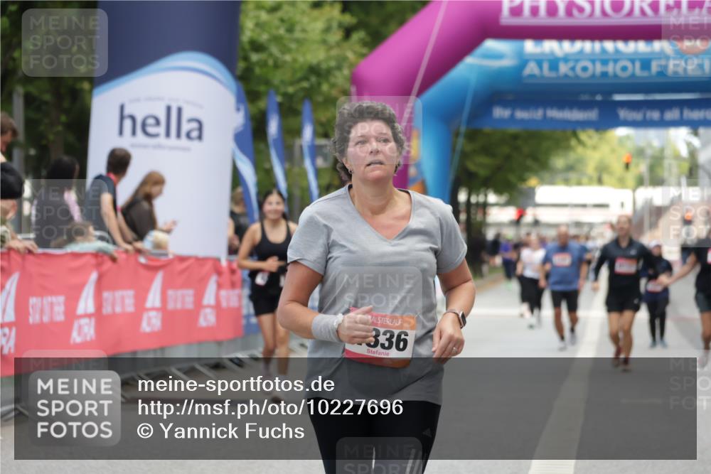 06.09.2026 - CURREX Alsterlauf Yannick Fuchs http://msf.ph/oto/10227696 06.09.2026 10:29:02 Ziel 4836, 5295, 5445 meine-sportfotos.de