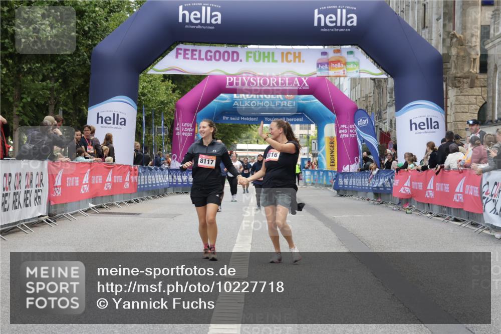06.09.2026 - CURREX Alsterlauf Yannick Fuchs http://msf.ph/oto/10227718 06.09.2026 10:29:14 Ziel 4554, 4555, 8116, 8117 meine-sportfotos.de