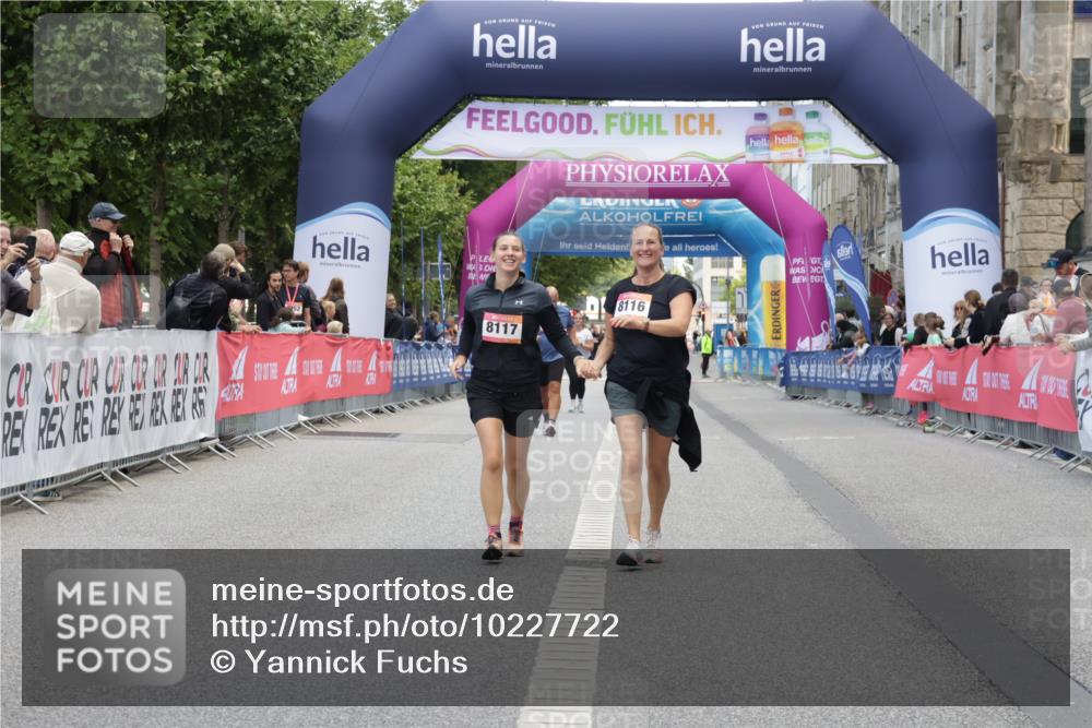 06.09.2026 - CURREX Alsterlauf Yannick Fuchs http://msf.ph/oto/10227722 06.09.2026 10:29:15 Ziel 4554, 4555, 8116, 8117 meine-sportfotos.de