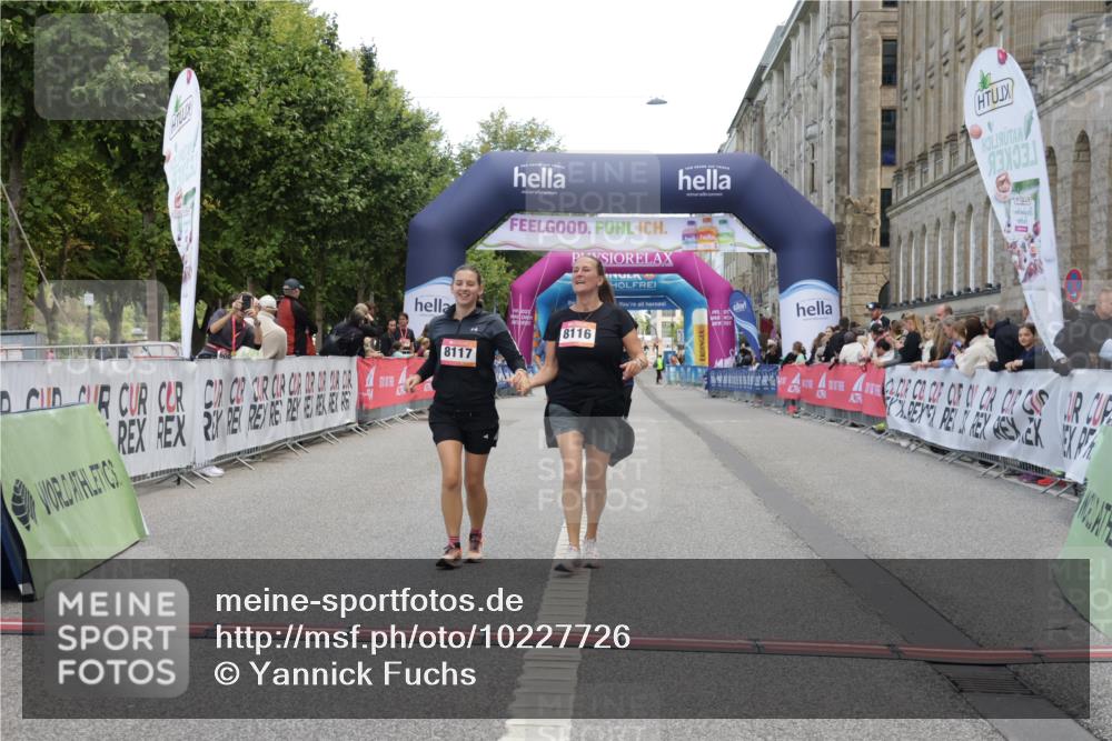 06.09.2026 - CURREX Alsterlauf Yannick Fuchs http://msf.ph/oto/10227726 06.09.2026 10:29:18 Ziel 4554, 4555, 8116, 8117 meine-sportfotos.de