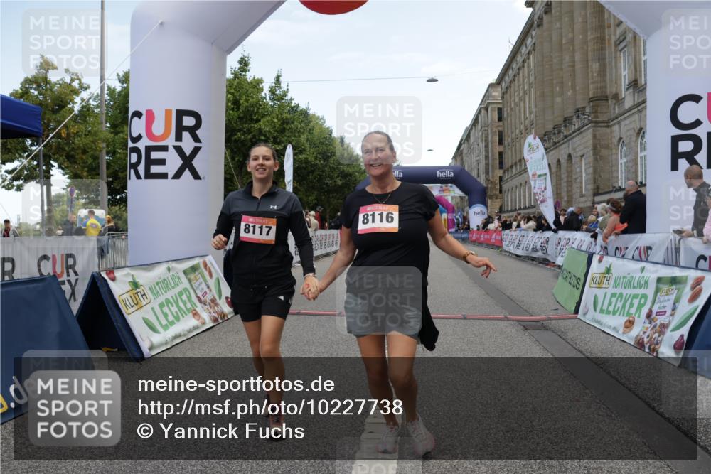 06.09.2026 - CURREX Alsterlauf Yannick Fuchs http://msf.ph/oto/10227738 06.09.2026 10:29:21 Ziel 8116, 8117 meine-sportfotos.de