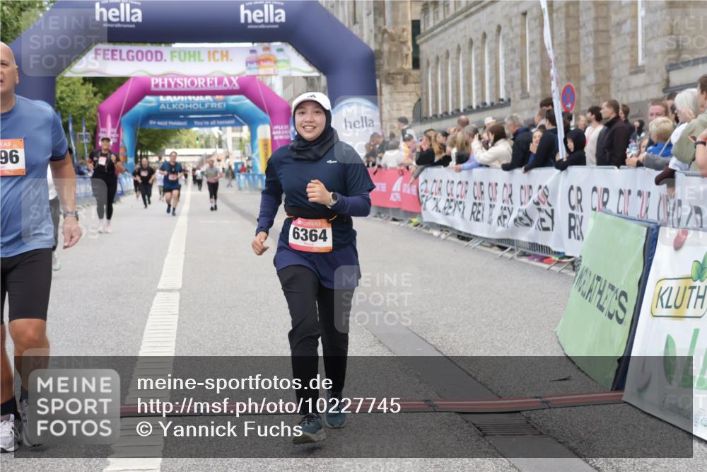 06.09.2026 - CURREX Alsterlauf Yannick Fuchs http://msf.ph/oto/10227745 06.09.2026 10:29:28 Ziel 5296, 6249, 6364 meine-sportfotos.de