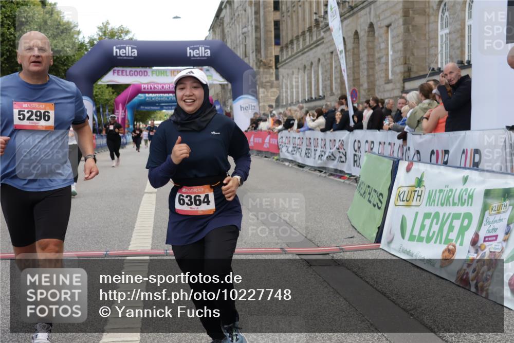 06.09.2026 - CURREX Alsterlauf Yannick Fuchs http://msf.ph/oto/10227748 06.09.2026 10:29:29 Ziel 5296, 6249, 6364 meine-sportfotos.de