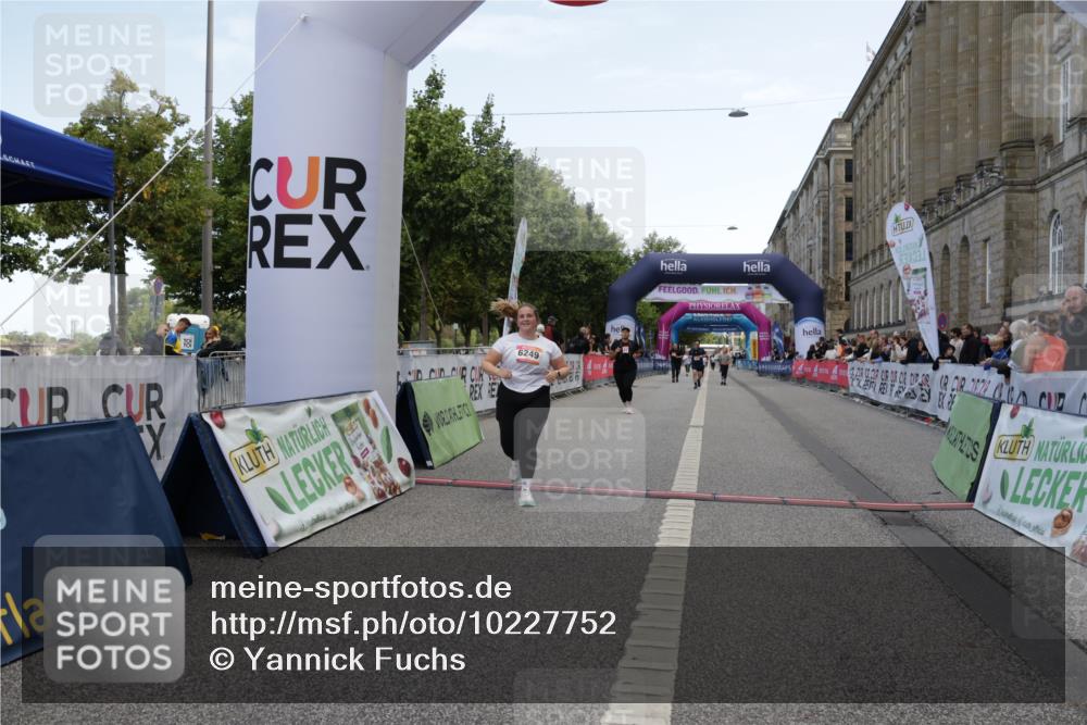 06.09.2026 - CURREX Alsterlauf Yannick Fuchs http://msf.ph/oto/10227752 06.09.2026 10:29:33 Ziel 4417, 5296, 6249, 6364 meine-sportfotos.de