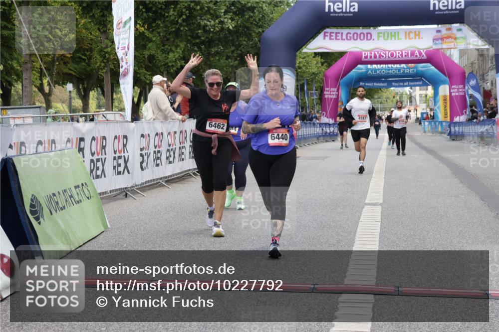 06.09.2026 - CURREX Alsterlauf Yannick Fuchs http://msf.ph/oto/10227792 06.09.2026 10:29:58 Ziel 2684, 4917, 6440, 6462, 6468 meine-sportfotos.de